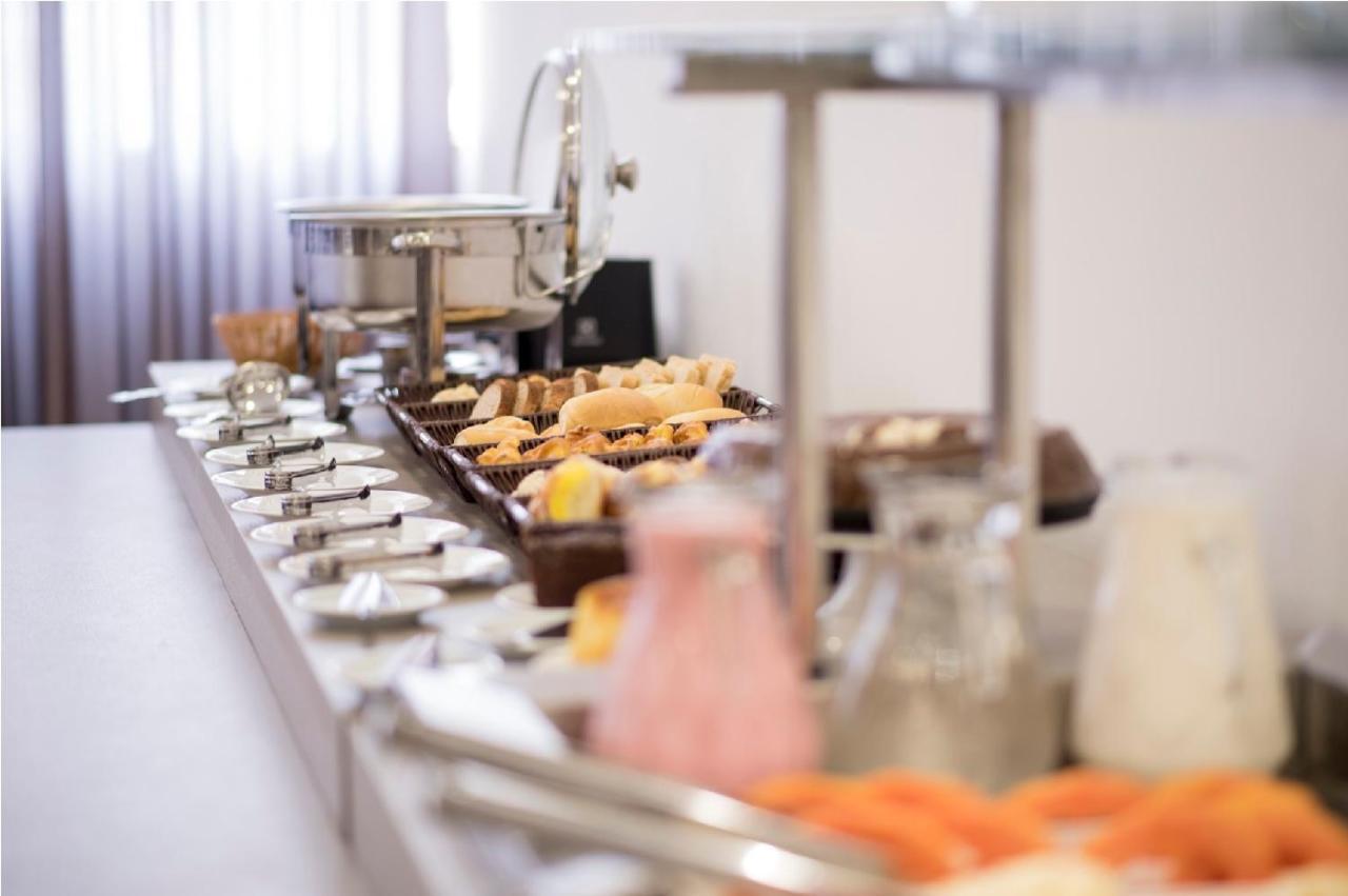 Hotel H2 Congonhas Exteriér fotografie A buffet